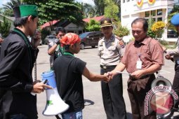 SERAHKAN TUNTUTAN