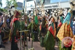 Ritual "Hudoq Kawit" Warnai Festival Mahakam ke-12
