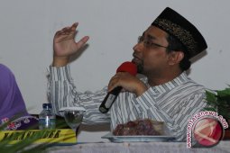 Habiburahman El Shirazy Semangati Babar Gemar Menulis