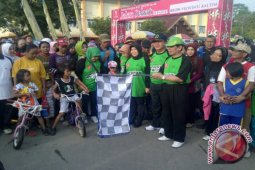 Mukmin Hadiri Jalan Sehat HUT ke-44 BKOW Kaltim