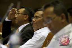 Tak Mencatat, Dahlan Ditegur Waket Komisi VII Simbolon
