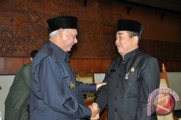 Gubernur Sampaikan Nota Penjelasan RAPBD 2013