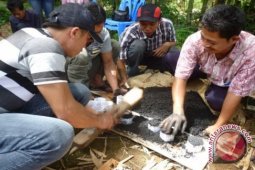 Warga Lebong daur sampah jadi briket arang