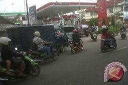 Antrean Panjang Kembali Terjadi di Sejumlah SPBU Pontianak