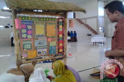 Muslimah HTI Gelar Lomba Mading Tiga Dimensi