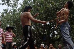 SALING CAMBUK