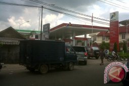 Antrean SPBU Merdeka Timur