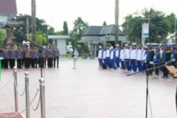 Aji S Faturahman menerima piala bergilir POR-Korpri