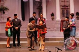 Teater: Nyonya-nyonya Istana