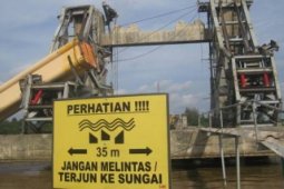 Pylon ambruk