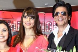 SHAH RUKH KHAN KONSER DI INDONESIA