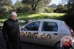 Ekstremis Yahudi coreti Biara Salib