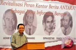 Gubernur Raih Penghargaan Keterbukaan Informasi