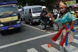 PENARI JALANAN