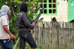 BENTROK ANTAR WARGA