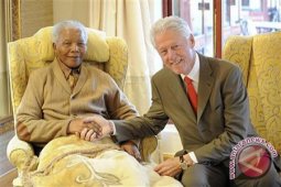 Mandela dirawat di rumah sakit hari yang kesepuluh