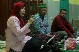 Siti Qomariah: Bahan Bangunan Terbatas, Warga Harap Bersabar