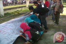 Jaksa Sambas Tuntut Anong 6 Bulan Penjara