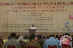 107 Makalah Disajikan Dalam Seminar Internasional Melayu Gemilang