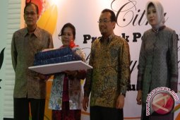 Kaltim Terima Penghargaan Tertinggi P2HP