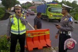 Gilimanuk-Denpasar Dihadang Jalan Longsor