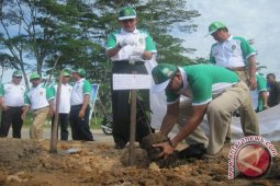 Gerakan "Omfit" Kaltim Tanam Ratusan Juta Pohon