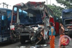 64 orang meninggal akibat kecelakaan