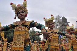 MELEPAS MATAHARI 2012