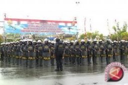 Polisi Bersenjata Patroli Keliling Pantai Kuta
