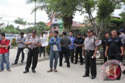 Tolak Pemotongan Beasiswa