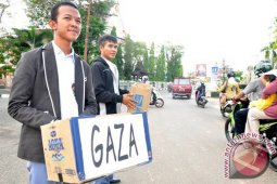 PELAJAR GALANG DANA GAZA