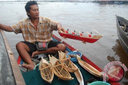 SOUVENIR PASAR TERAPUNG