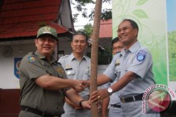 TANAM POHON 1 MILIAR