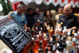 Polres Serang Musnahkan Ribuan Botol Minuman Keras