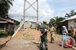 Warga Kampung Merasa Tunggu Jembatan Gantung