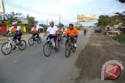 Gubernur Bersepeda Sehat Sambil Lihat Perkembangan Pembangunan