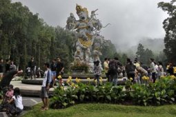 WISATA KEBUN RAYA
