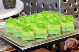 Pedagang makanan tradisional masih eksis