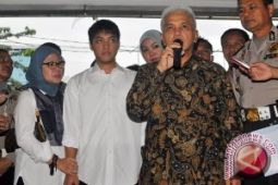 Hatta Rajasa antar Rasyid ke Polda Metro