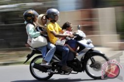 Larangan duduk "mengangkang" harus dikaji ulang