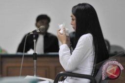 Angie Divonis 4,5 Tahun Penjara
