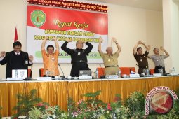 Gubernur: Camat Harus Netral