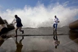 GELOMBANG TINGGI LAUT SELATAN
