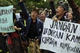 PROTES KURIKULUM 2013