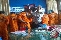 Narkoba Disimpan di Dalam "Kamus"