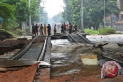 Perjalanan KA Dibatalkan Akibat Banjir
