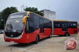 TransJakarta Pasarkan Bahan Pangan Pokok di Halte