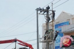 PLN Mukomuko harapkan warga relakan pohon ditebang