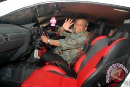 Mendikbud Beri Nama Mobil Listrik EC ITS