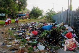 Pemkot Ambon Harus Berdayakan Warga Urus Kebersihan